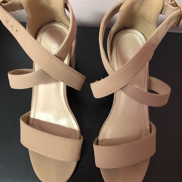 Tan color heels - Picture 4 of 4